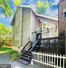 62 EAST CREEK VIEW DR, Gouldsboro, PA 18424