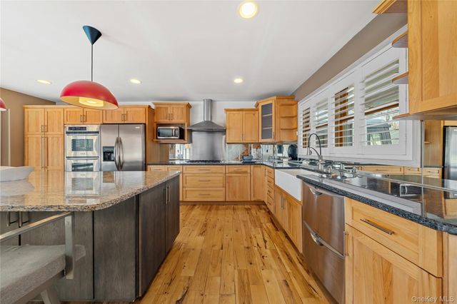 85 S Dunton Avenue, East Patchogue, NY 11772