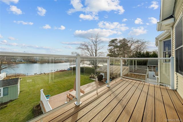 85 S Dunton Avenue, East Patchogue, NY 11772