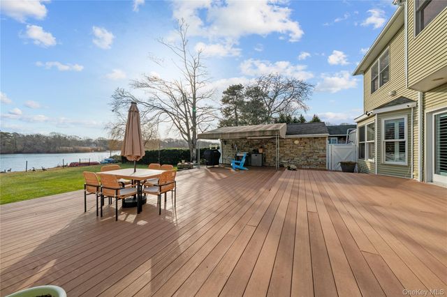 85 S Dunton Avenue, East Patchogue, NY 11772