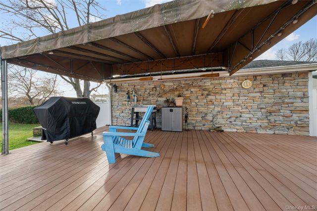 85 S Dunton Avenue, East Patchogue, NY 11772