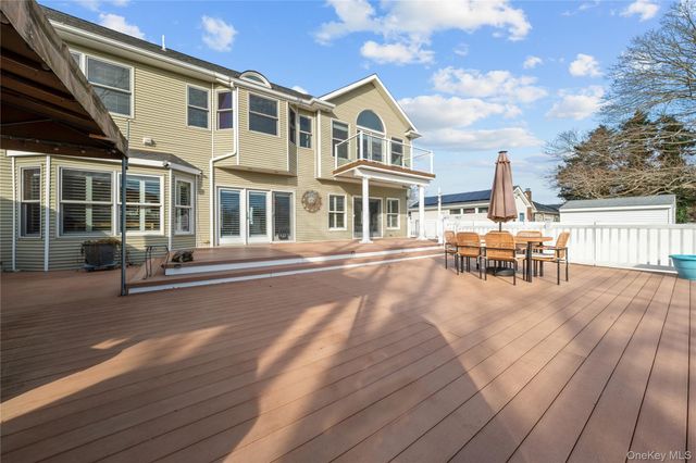 85 S Dunton Avenue, East Patchogue, NY 11772