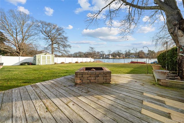 85 S Dunton Avenue, East Patchogue, NY 11772