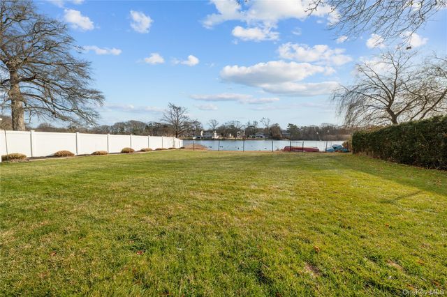 85 S Dunton Avenue, East Patchogue, NY 11772