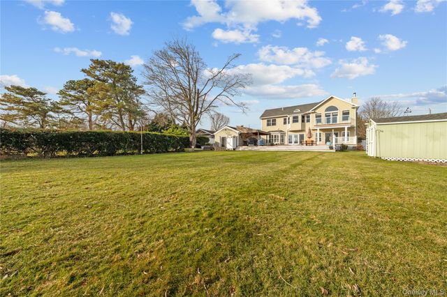 85 S Dunton Avenue, East Patchogue, NY 11772