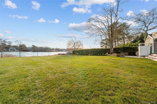 85 S Dunton Avenue, East Patchogue, NY 11772