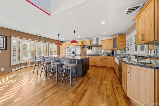 85 S Dunton Avenue, East Patchogue, NY 11772