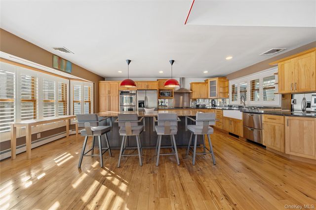 85 S Dunton Avenue, East Patchogue, NY 11772