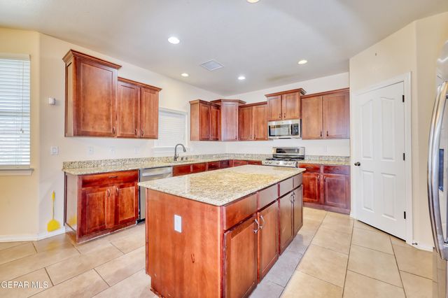12108 CHAPEL HILL Road, Horizon City, TX 79928