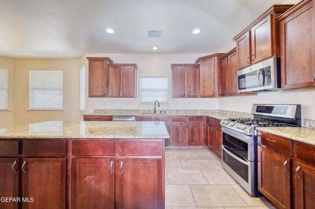 12108 CHAPEL HILL Road, Horizon City, TX 79928