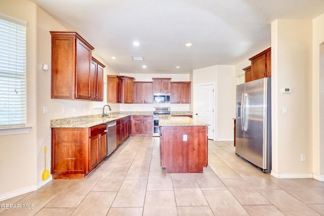 12108 CHAPEL HILL Road, Horizon City, TX 79928