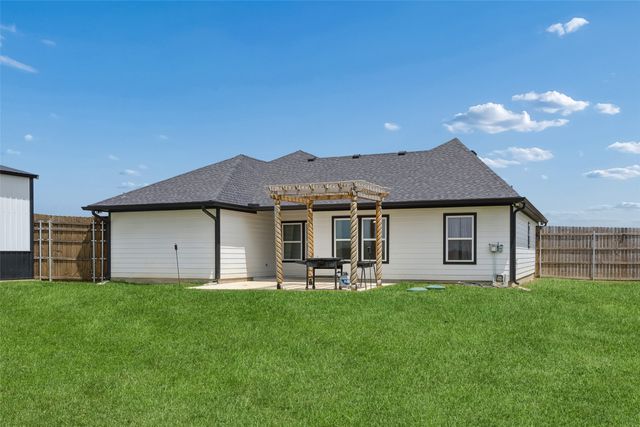 1588 Westpoint Circle, Terrell, TX 75161