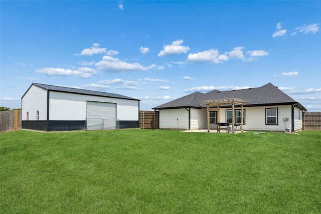 1588 Westpoint Circle, Terrell, TX 75161