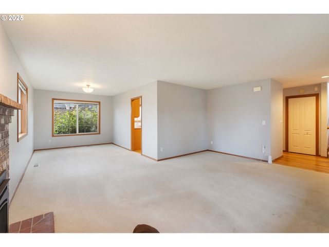 4119 Se NORTHRIDGE Dr, Milwaukie, OR 97222