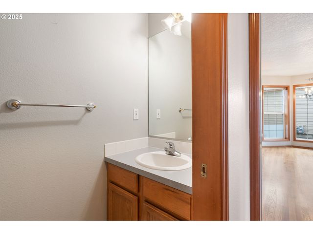 4119 Se NORTHRIDGE Dr, Milwaukie, OR 97222