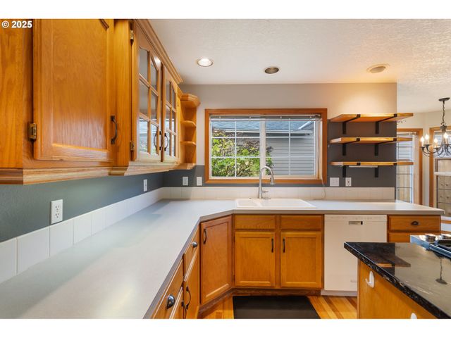 4119 Se NORTHRIDGE Dr, Milwaukie, OR 97222