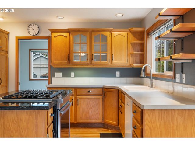 4119 Se NORTHRIDGE Dr, Milwaukie, OR 97222