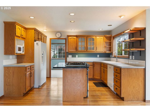 4119 Se NORTHRIDGE Dr, Milwaukie, OR 97222