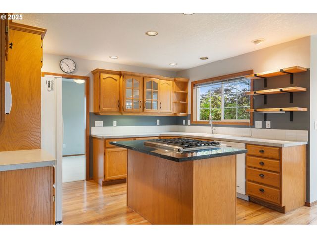 4119 Se NORTHRIDGE Dr, Milwaukie, OR 97222