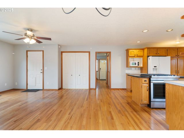 4119 Se NORTHRIDGE Dr, Milwaukie, OR 97222