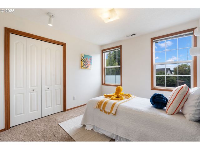 4119 Se NORTHRIDGE Dr, Milwaukie, OR 97222