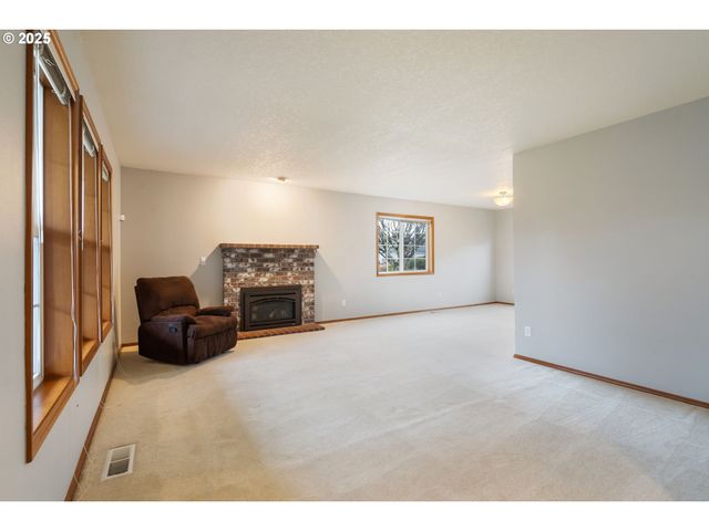 4119 Se NORTHRIDGE Dr, Milwaukie, OR 97222