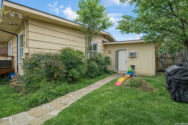 411 Harmon Dr, San Antonio, TX 78209