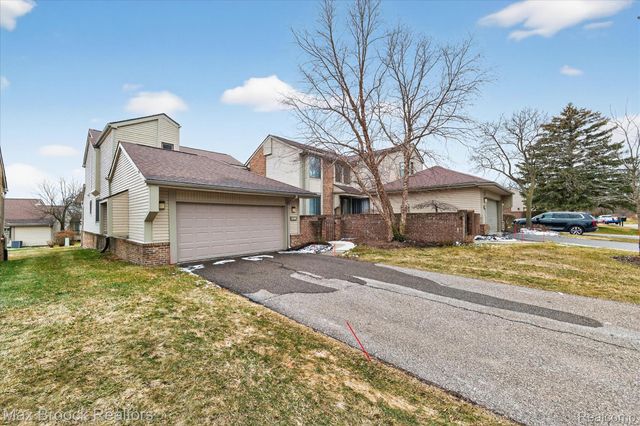 23289 N Chanticleer Drive, Southfield, MI 48034
