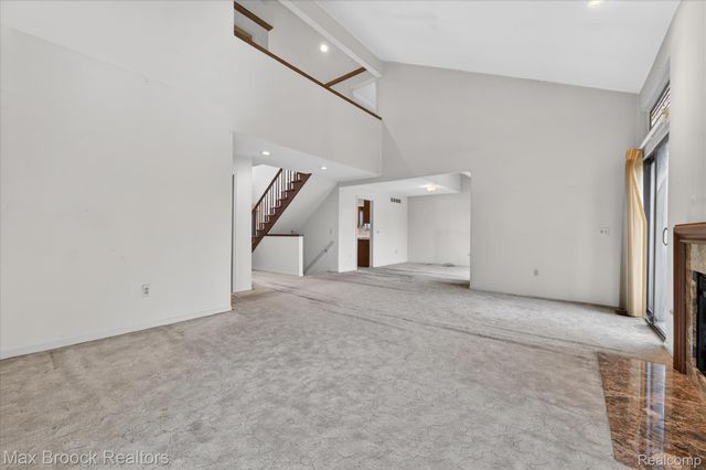 23289 N Chanticleer Drive, Southfield, MI 48034