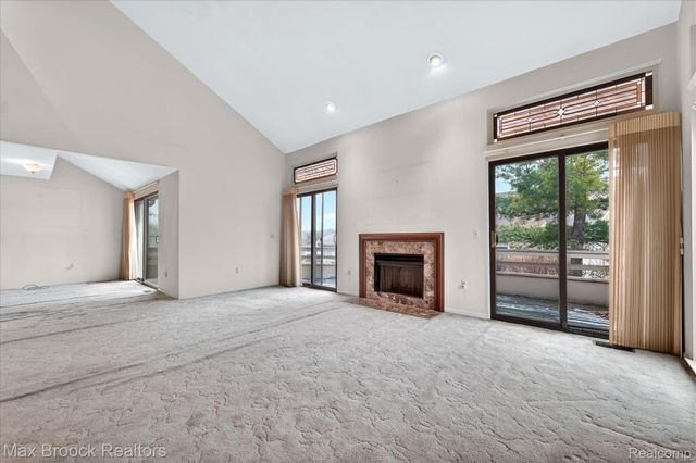 23289 N Chanticleer Drive, Southfield, MI 48034