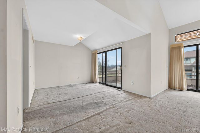 23289 N Chanticleer Drive, Southfield, MI 48034