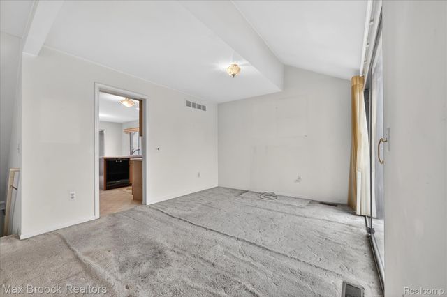 23289 N Chanticleer Drive, Southfield, MI 48034