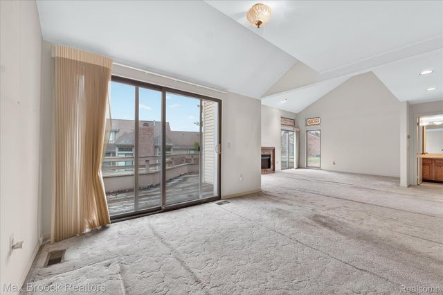 23289 N Chanticleer Drive, Southfield, MI 48034