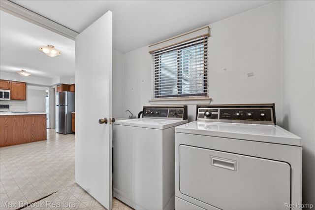 23289 N Chanticleer Drive, Southfield, MI 48034