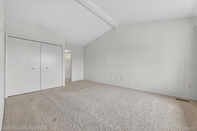 23289 N Chanticleer Drive, Southfield, MI 48034