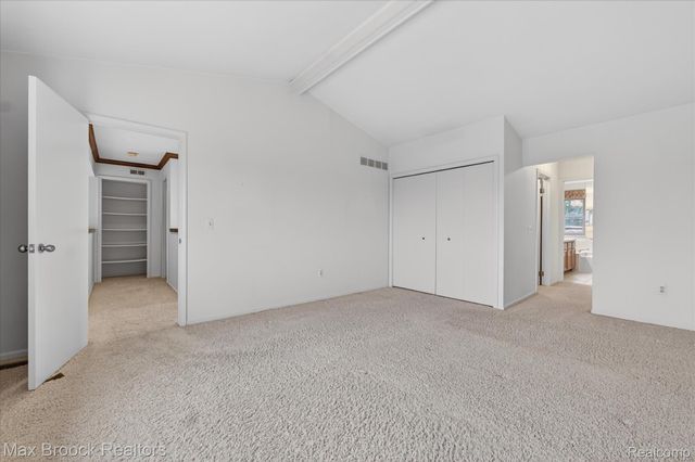 23289 N Chanticleer Drive, Southfield, MI 48034