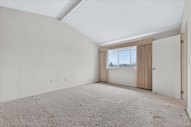 23289 N Chanticleer Drive, Southfield, MI 48034