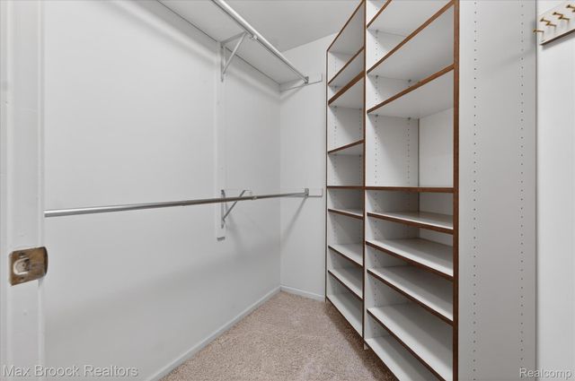 23289 N Chanticleer Drive, Southfield, MI 48034