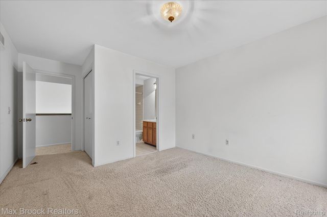 23289 N Chanticleer Drive, Southfield, MI 48034