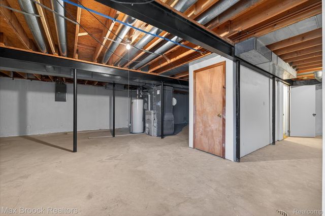 23289 N Chanticleer Drive, Southfield, MI 48034