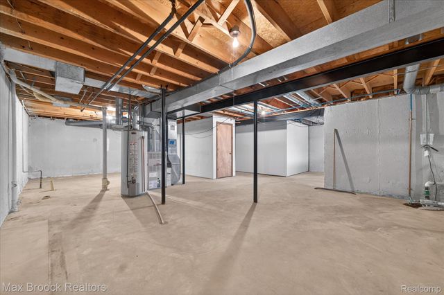 23289 N Chanticleer Drive, Southfield, MI 48034