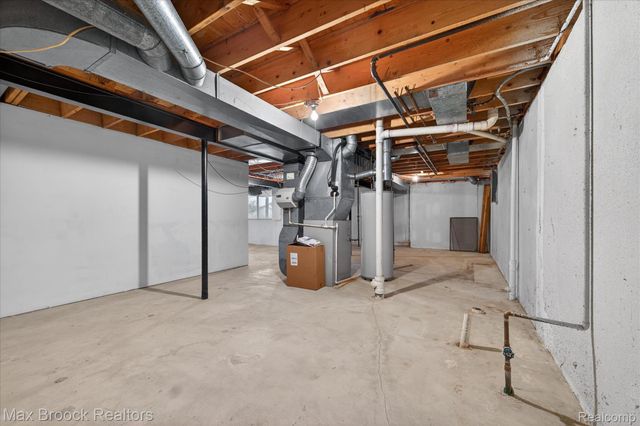 23289 N Chanticleer Drive, Southfield, MI 48034