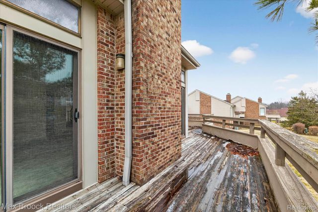 23289 N Chanticleer Drive, Southfield, MI 48034