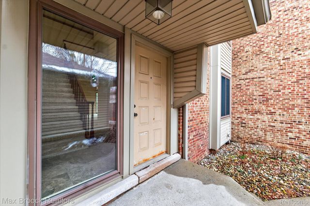 23289 N Chanticleer Drive, Southfield, MI 48034