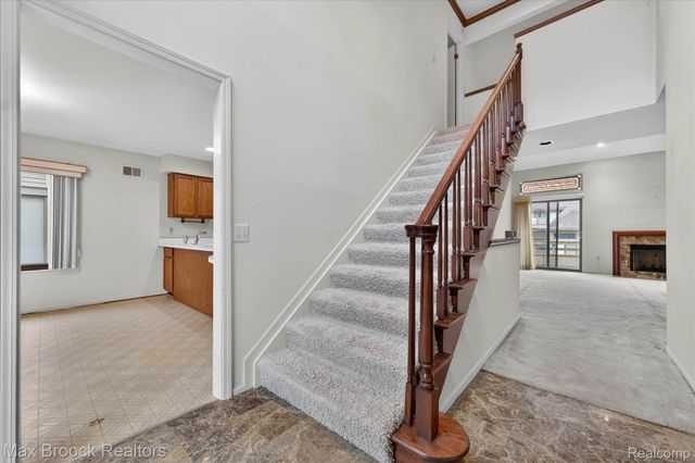 23289 N Chanticleer Drive, Southfield, MI 48034