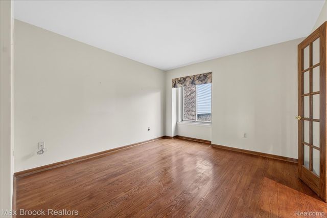 23289 N Chanticleer Drive, Southfield, MI 48034