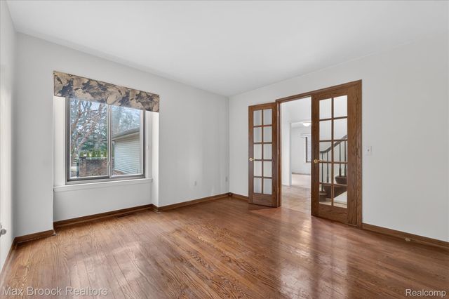 23289 N Chanticleer Drive, Southfield, MI 48034