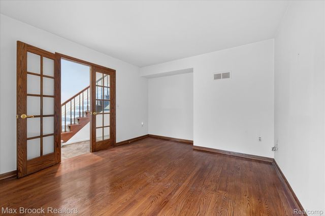 23289 N Chanticleer Drive, Southfield, MI 48034