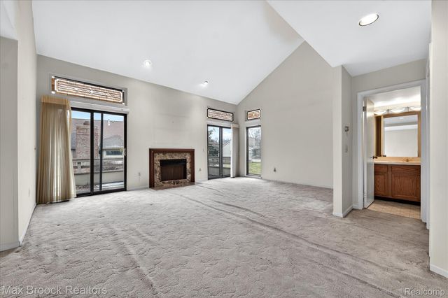 23289 N Chanticleer Drive, Southfield, MI 48034