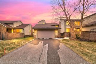 23289 N Chanticleer Drive, Southfield, MI 48034